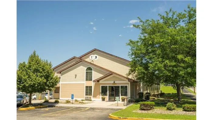 Super 8 by Wyndham Red Wing 4