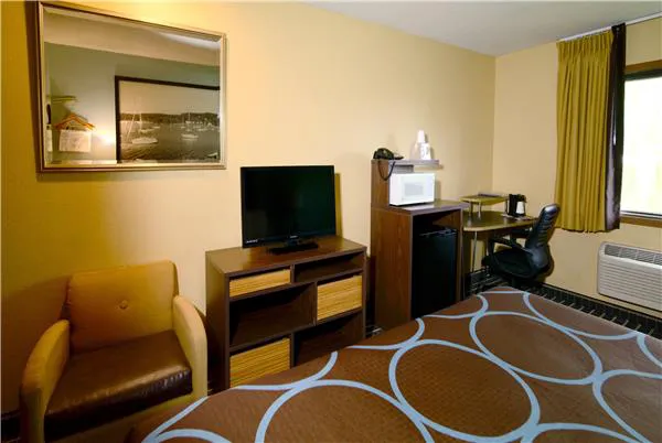 Super 8 by Wyndham Red Wing 4