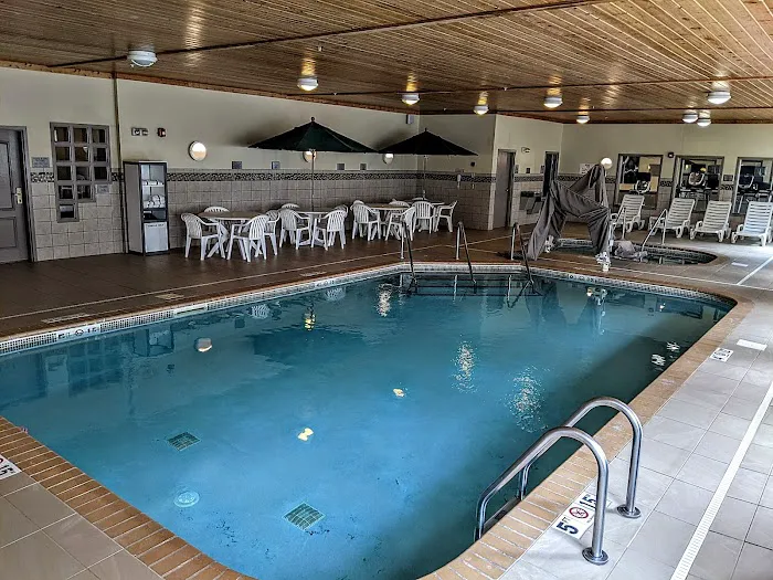 Country Inn & Suites by Radisson, Red Wing, MN 4