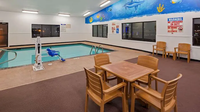 Ramada By Wyndham Cedar Rapids 4