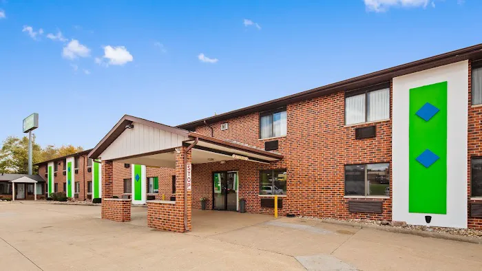 Ramada By Wyndham Cedar Rapids 4