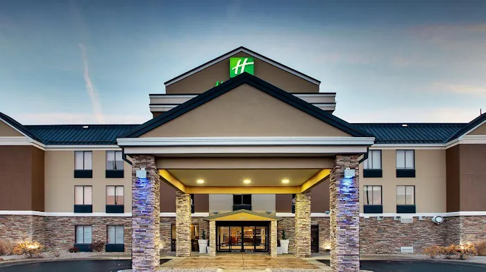 Holiday Inn Express & Suites Cedar Rapids-I-380 @ 33rd Ave by IHG 4