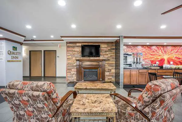 Quality Inn Cedar Rapids South 5