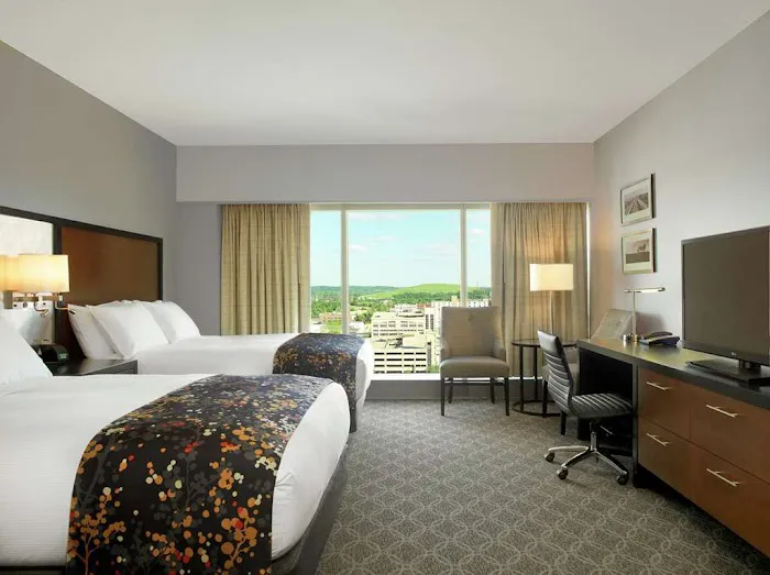 DoubleTree by Hilton Hotel Cedar Rapids Convention Complex 4