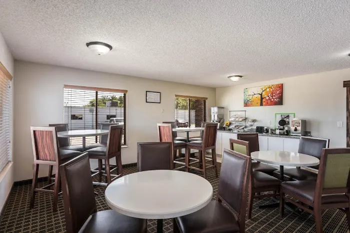 Rodeway Inn 4