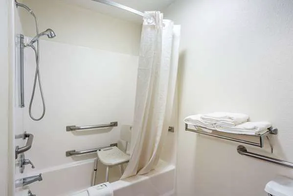 Rodeway Inn 4