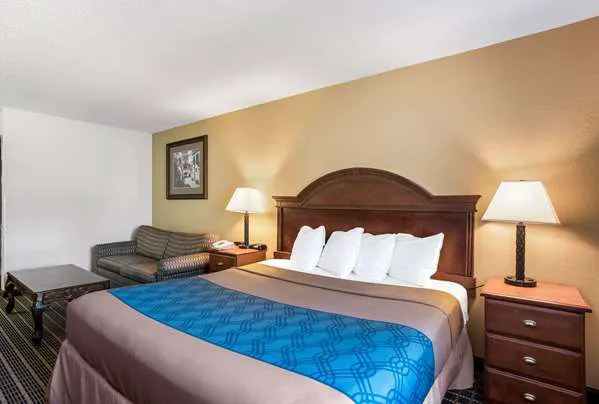 Rodeway Inn 4