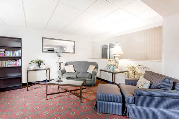 Days Inn by Wyndham Cedar Falls- University Plaza 4