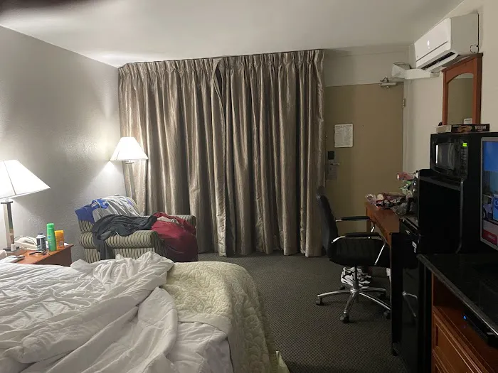 Days Inn by Wyndham Cedar Falls- University Plaza 4