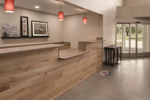 Country Inn & Suites by Radisson, Cedar Falls, IA 4