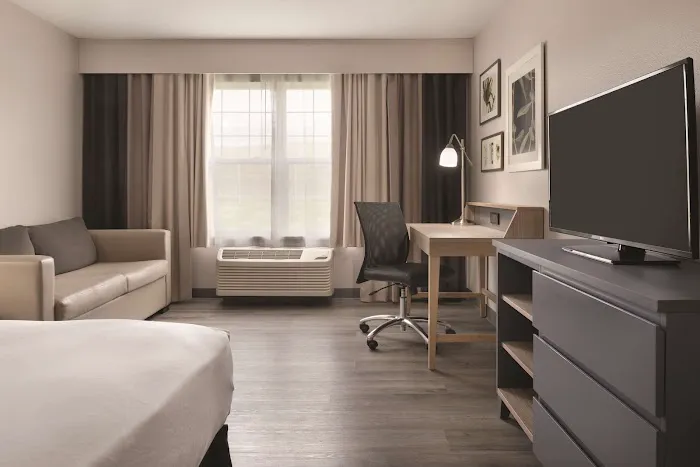 Country Inn & Suites by Radisson, Cedar Falls, IA 4