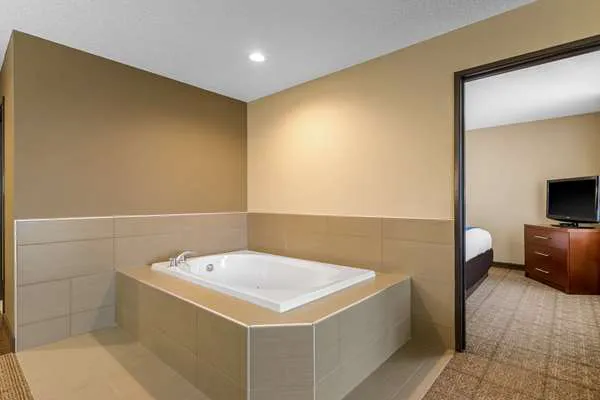 Comfort Suites 4