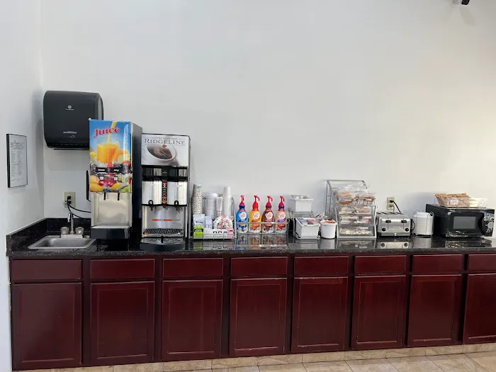 Super 8 by Wyndham Cedar Falls IA - University 4