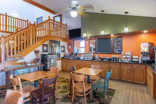 AmericInn by Wyndham Cedar Falls 4