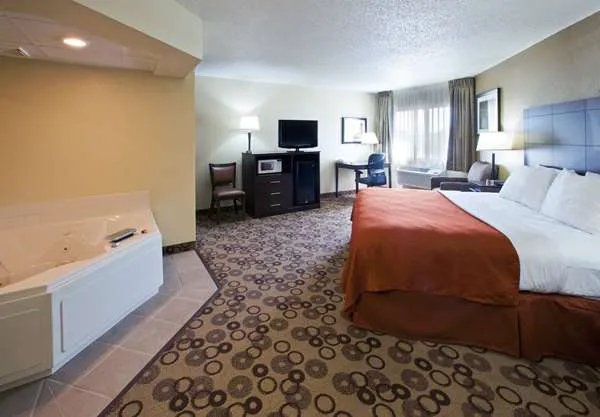 AmericInn by Wyndham Cedar Falls 4