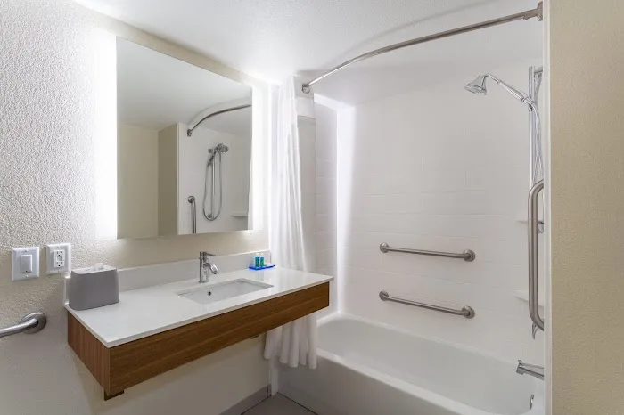 Holiday Inn Express & Suites Cedar Falls - Waterloo by IHG 4