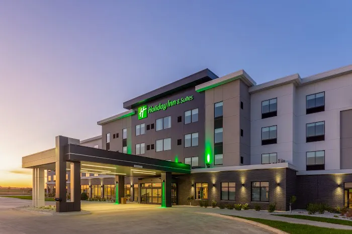Holiday Inn & Suites Cedar Falls-Waterloo Event Ctr, an IHG Hotel 4