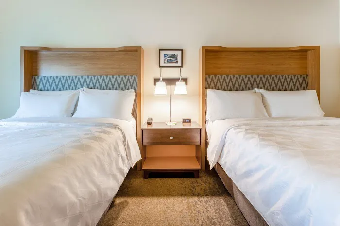 Holiday Inn & Suites Cedar Falls-Waterloo Event Ctr, an IHG Hotel 4