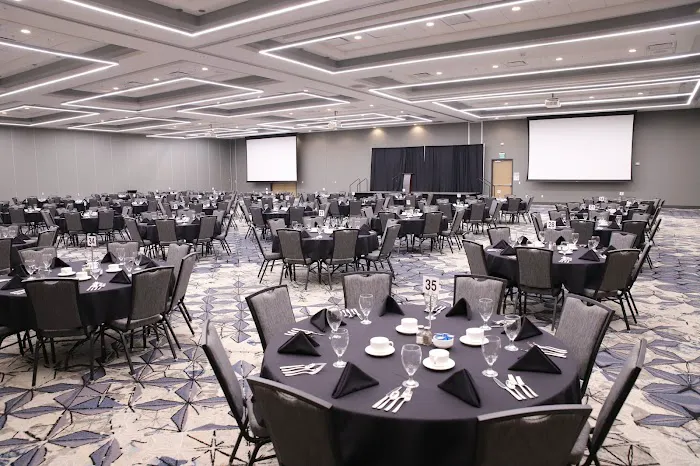 Holiday Inn & Suites Cedar Falls-Waterloo Event Ctr, an IHG Hotel 4