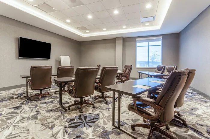Holiday Inn & Suites Cedar Falls-Waterloo Event Ctr, an IHG Hotel 4