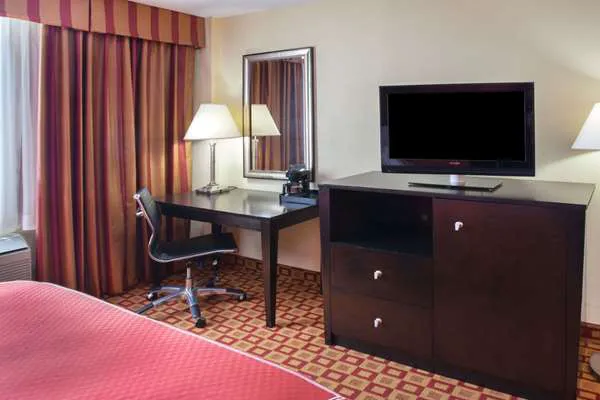 Super 8 by Wyndham Chicago Northlake O'Hare South 4