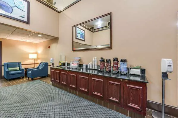 Comfort Suites Chicago O'Hare Airport 4