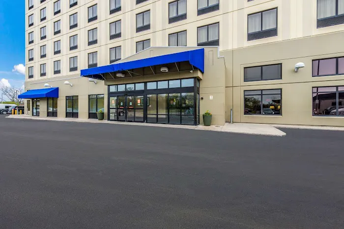 Comfort Suites Chicago O'Hare Airport 4