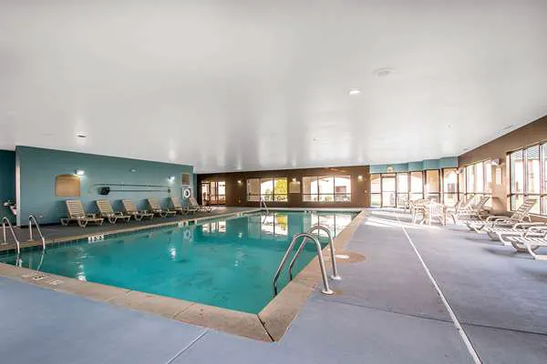 Clarion Inn Elmhurst - Oak Brook near I-88, I-290, I-294 4