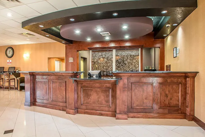 Clarion Inn Elmhurst - Oak Brook near I-88, I-290, I-294 4