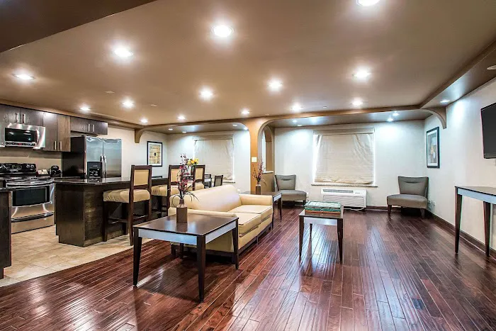 Clarion Inn Elmhurst - Oak Brook near I-88, I-290, I-294 4