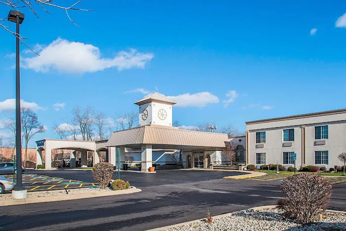 Clarion Inn Elmhurst - Oak Brook near I-88, I-290, I-294 4