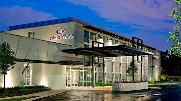 Crowne Plaza Lombard Downers Grove, an IHG Hotel 4