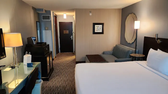 Crowne Plaza Lombard Downers Grove, an IHG Hotel 4
