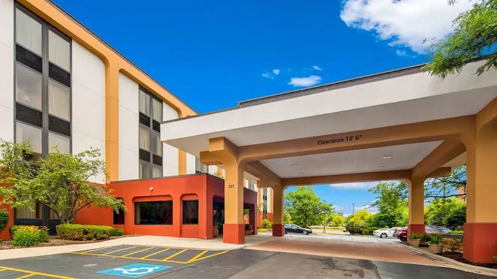 SureStay Plus by Best Western Chicago Lombard 4