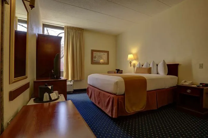 SureStay Plus by Best Western Chicago Lombard 4