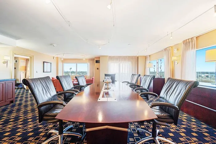Hilton Chicago/Oak Brook Suites 4