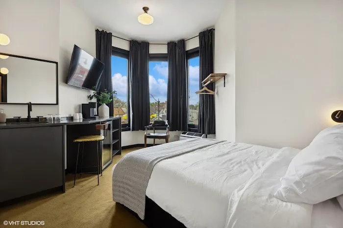Logan Square SRO Hotel 5