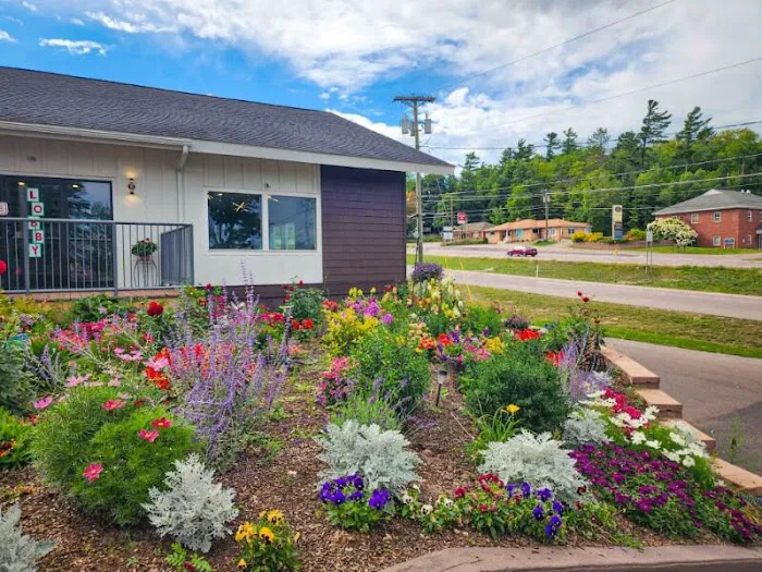 Cedar Motor Inn 4