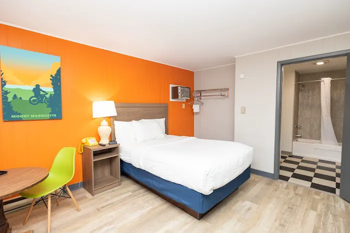 Cedar Motor Inn 4