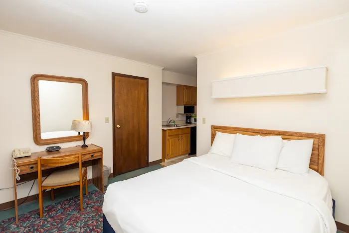 Cedar Motor Inn 4