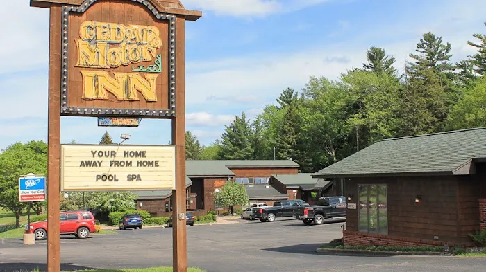 Cedar Motor Inn 4
