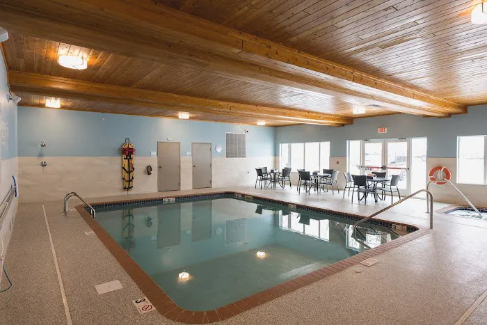 Holiday Inn Express & Suites Marquette by IHG 5