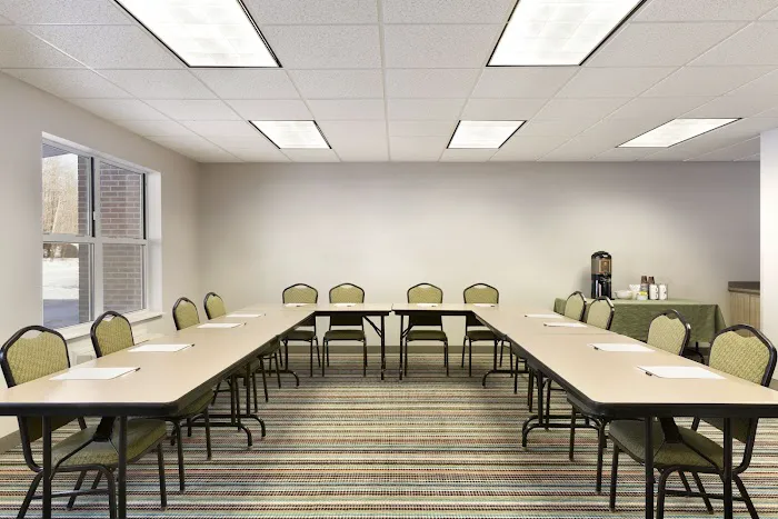 Holiday Inn Express & Suites Marquette by IHG 5