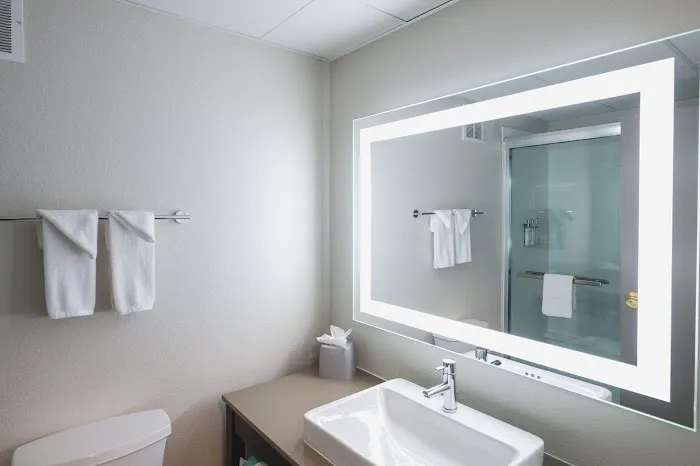 Holiday Inn Express & Suites Marquette by IHG 5