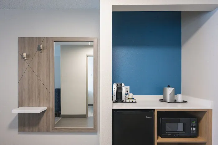 Holiday Inn Express & Suites Marquette by IHG 5