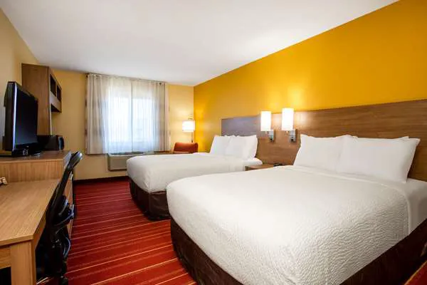 Days Inn by Wyndham Marquette 4