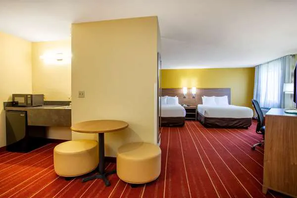 Days Inn by Wyndham Marquette 4