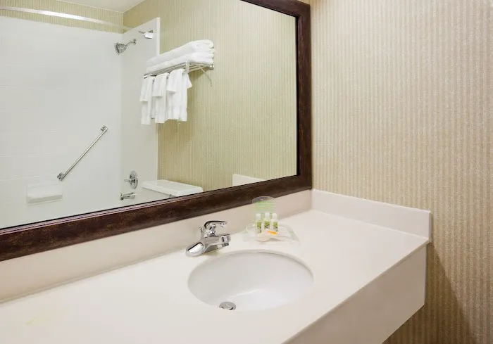 Holiday Inn Marquette by IHG 4