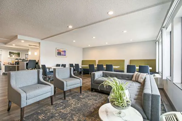 Quality Inn 4