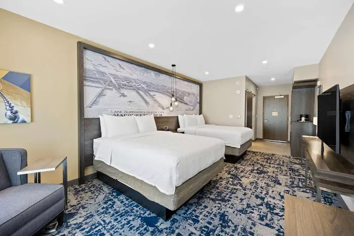 Best Western Plus Marquette Hotel & Suites 4